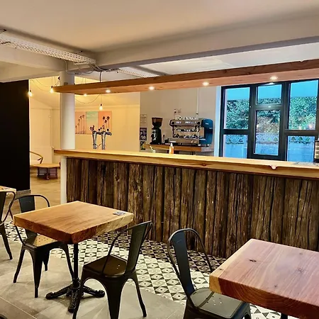 Les Cimes Du Mont Royal Szálloda Montréjeau