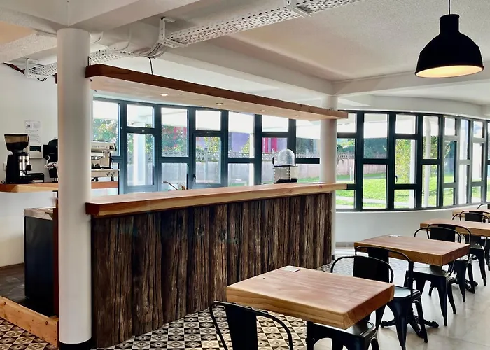 Les Cimes Du Mont Royal Hotel 3*