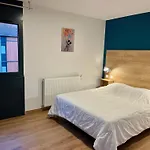Les Cimes Du Mont Royal Otel 3*