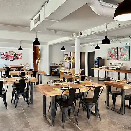 Les Cimes Du Mont Royal ホテル