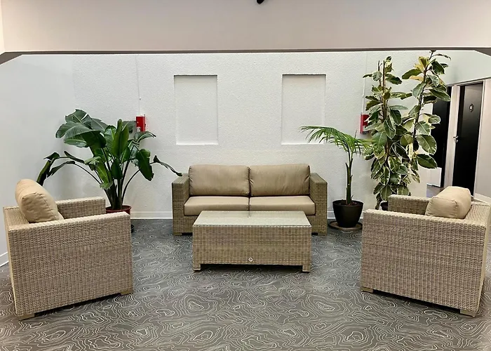 Les Cimes Du Mont Royal Hotel