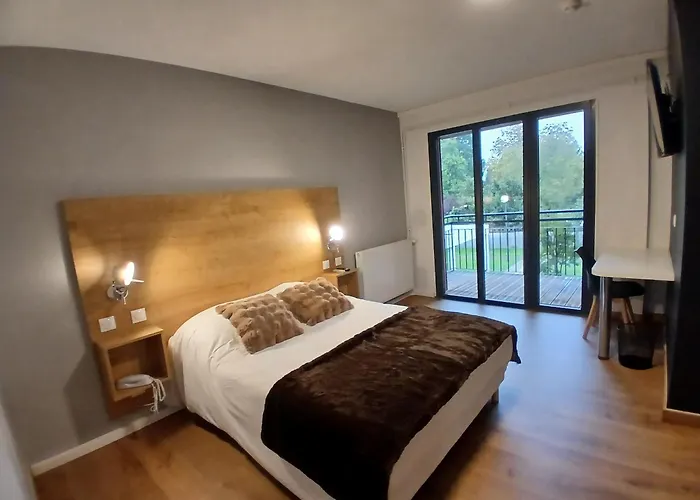 Les Cimes Du Mont Royal Hotel 3*